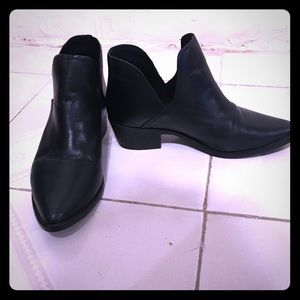 Steve Madden black leather ankle booties sz 7.5